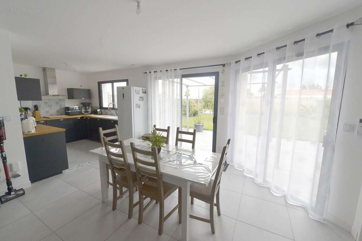 Maison 107 m² à Semussac  - photo 3