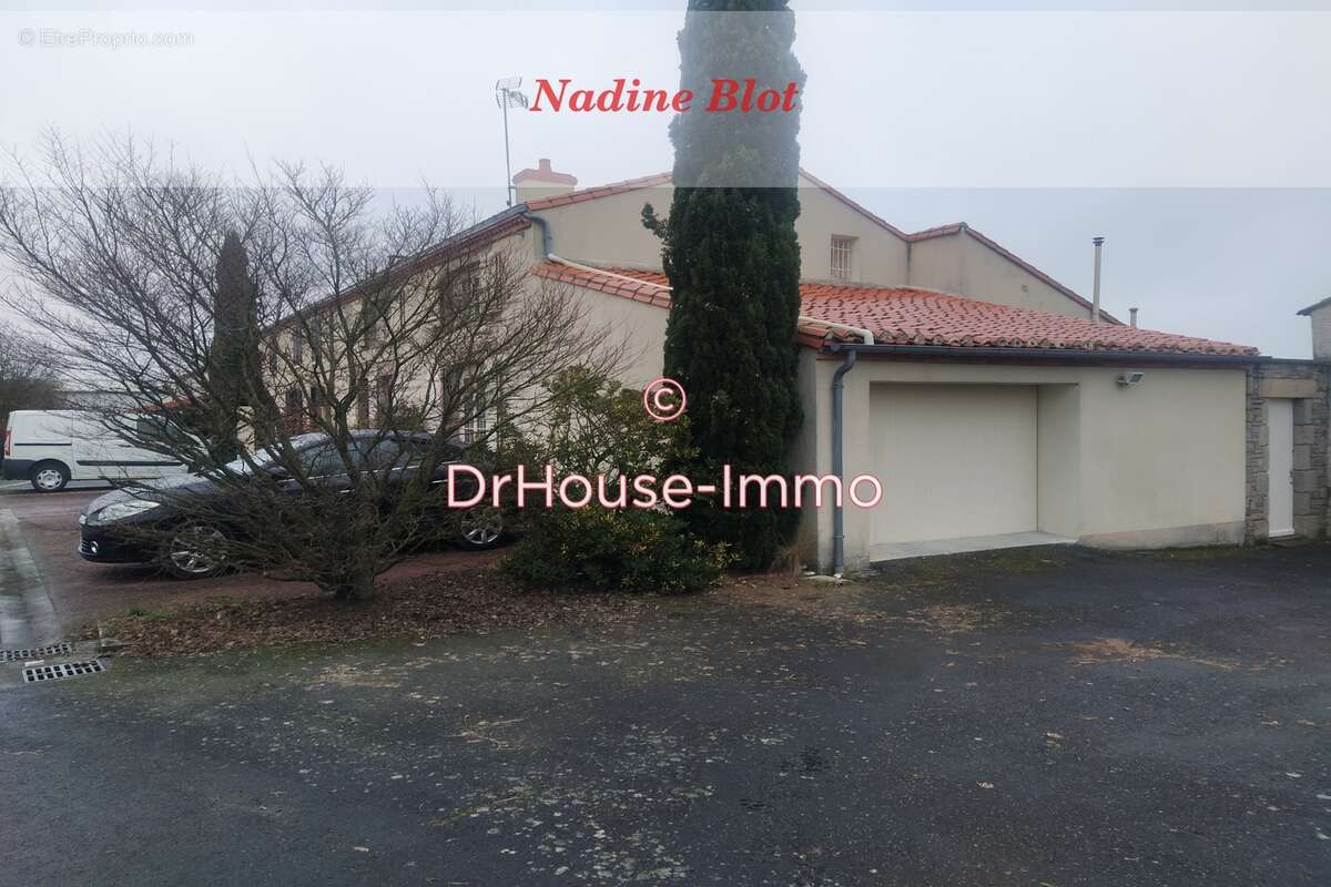 Maison à SAINT-MACAIRE-EN-MAUGES