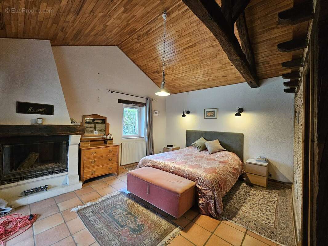 Maison à COURS-DE-PILE