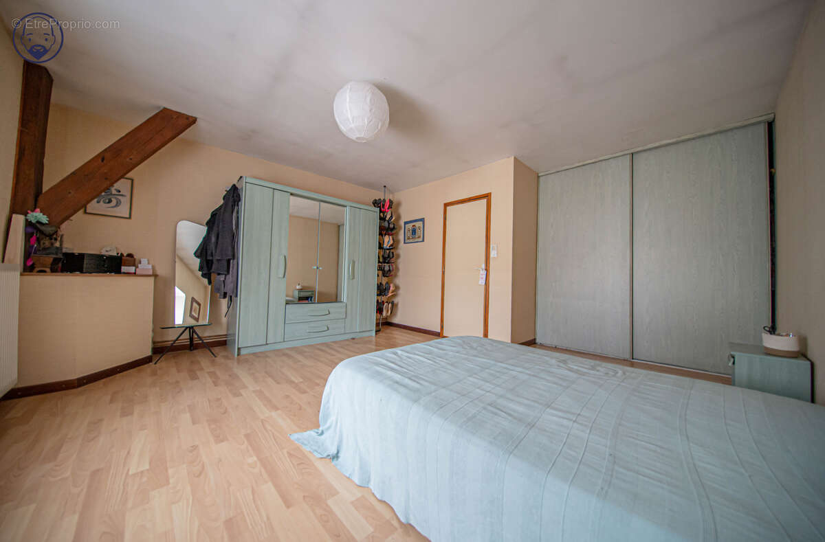Maison à VELAINES