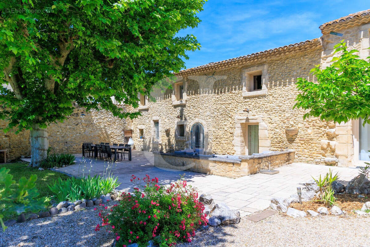 Maison à L'ISLE-SUR-LA-SORGUE
