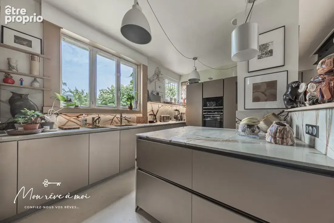 Maison de 168m2 lumineuse et au calme avec piscine, jardin et parkings - photo 8