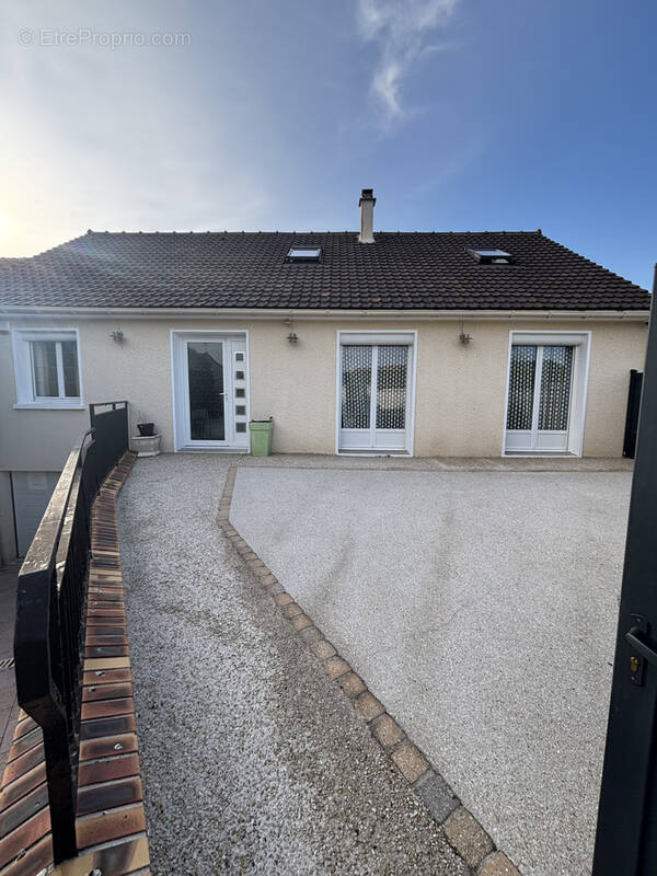 Maison à JOUY-LE-CHATEL