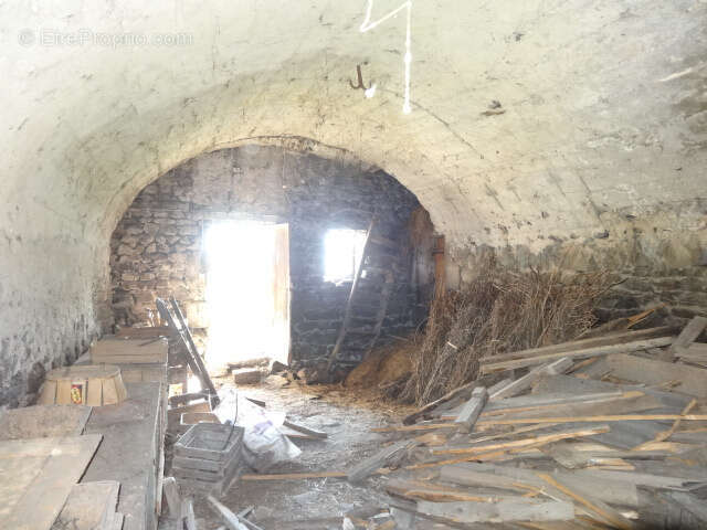 Maison à CHANAT-LA-MOUTEYRE