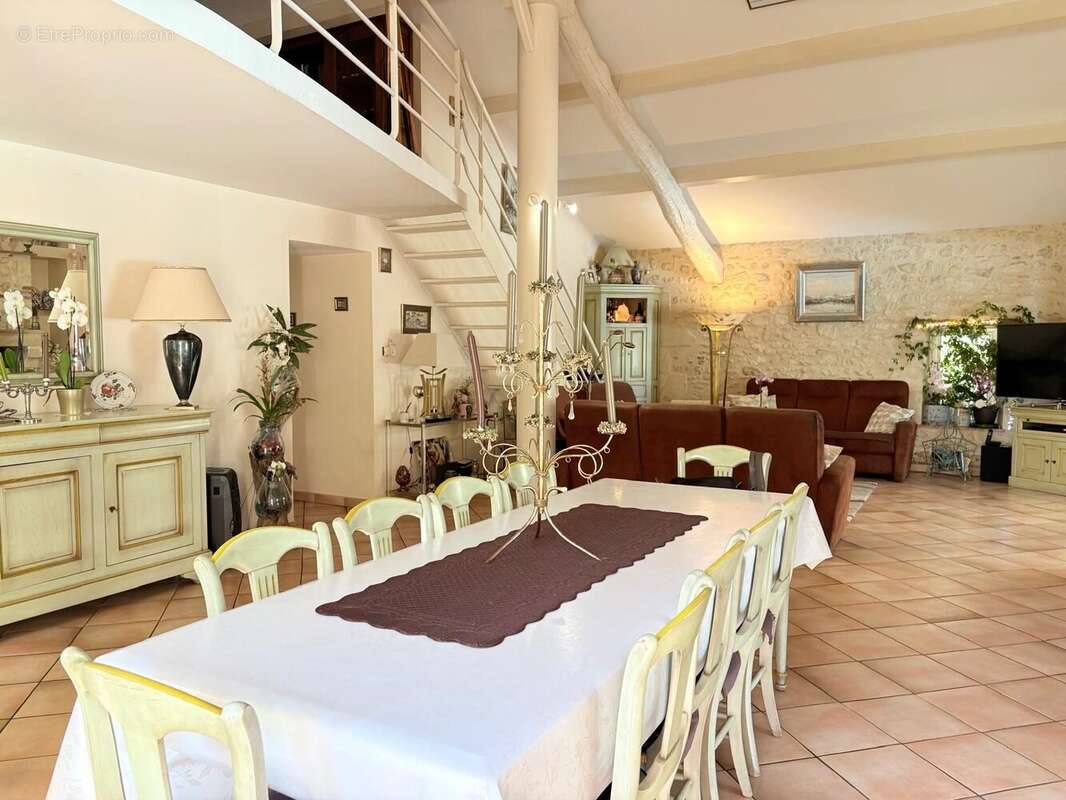 Maison à VENDAYS-MONTALIVET