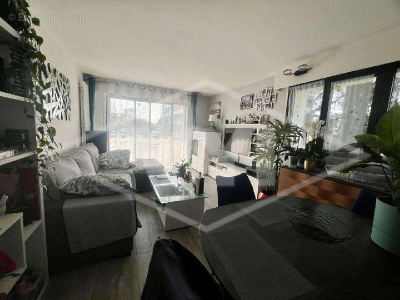 Appartement à COMBS-LA-VILLE