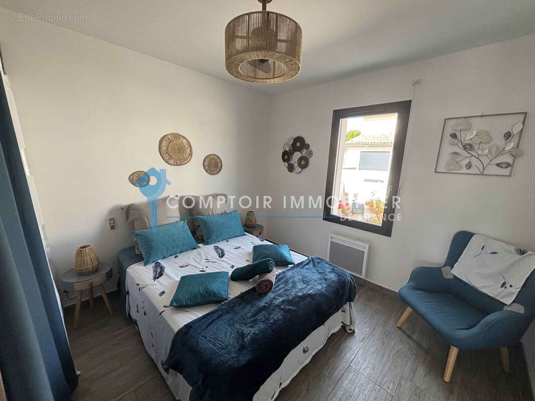 UZES : Villa plain pied P4 avec piscine récente - photo 9