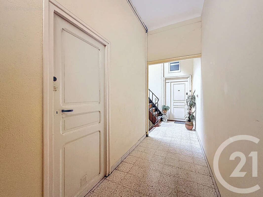 Appartement 97 m² à Sete  - photo 18