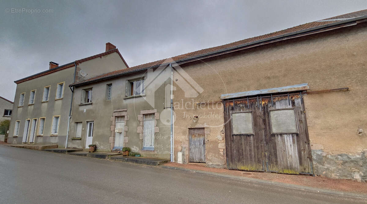 Maison à SAINT-PIERRE-LAVAL