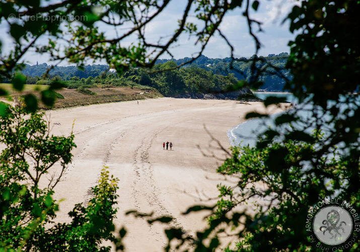 Terrain à SAINT-JACUT-DE-LA-MER