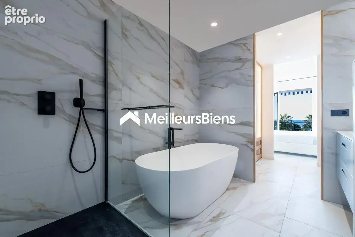 Cannes-Croisette, superbe appartement 4ème étage : 2 chambres, terrasse, vue mer - photo 15