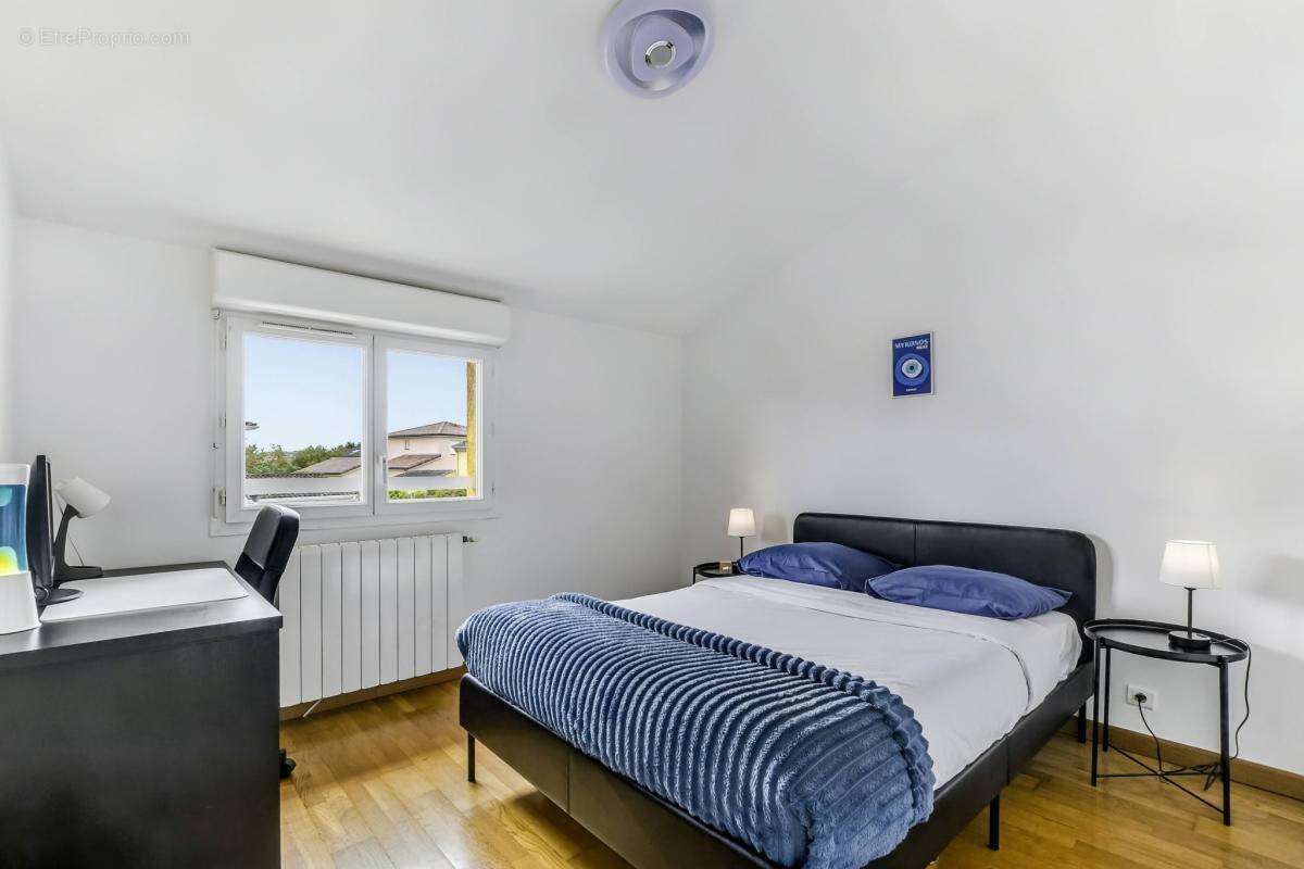 Maison familiale t7   180 m2   piscine   panneaux solaires - photo 6