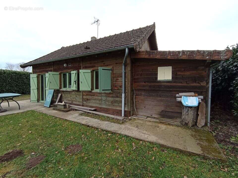 Maison à LE MAYET-DE-MONTAGNE
