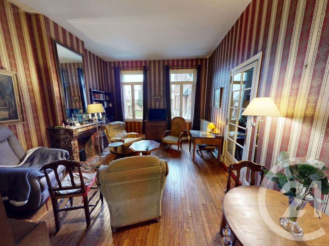 Autre à SAINT-QUENTIN