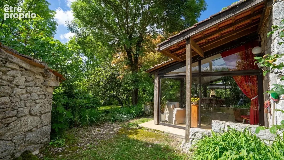 Propriété équestre de caractère avec 5 hectares, piscine couverte et dépendances - photo 32