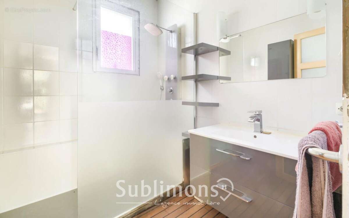 Maison à LA CHAPELLE-BASSE-MER