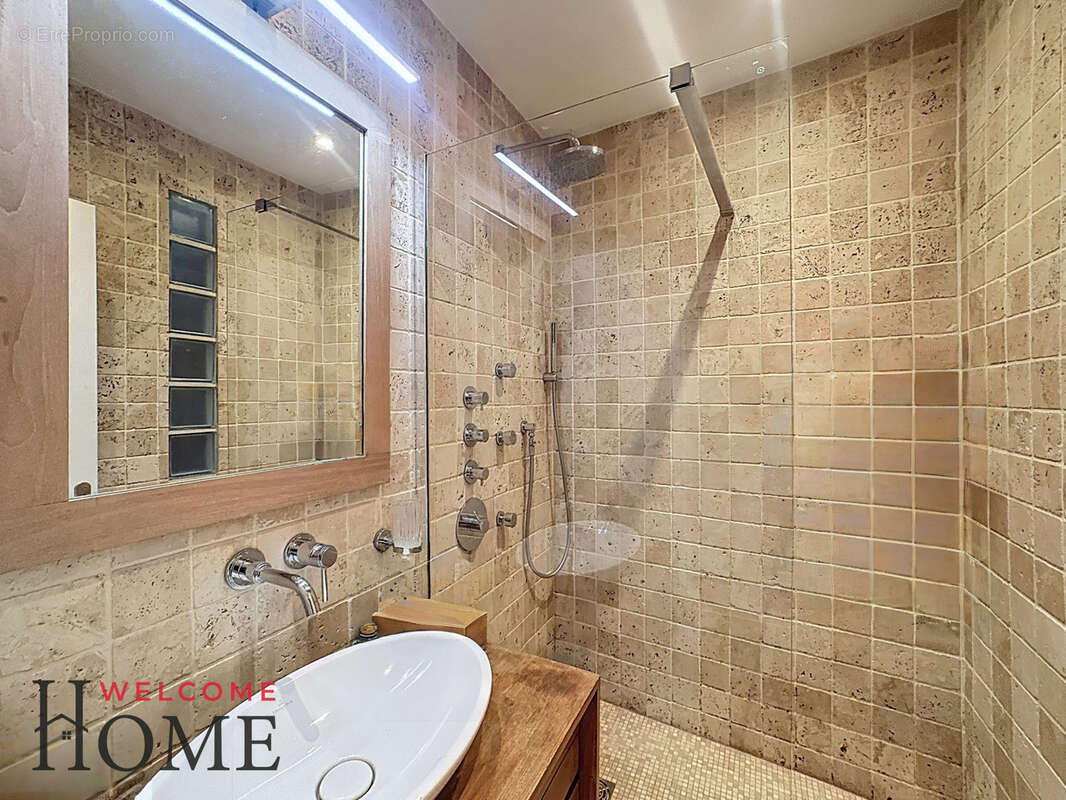 Appartement à LEVALLOIS-PERRET