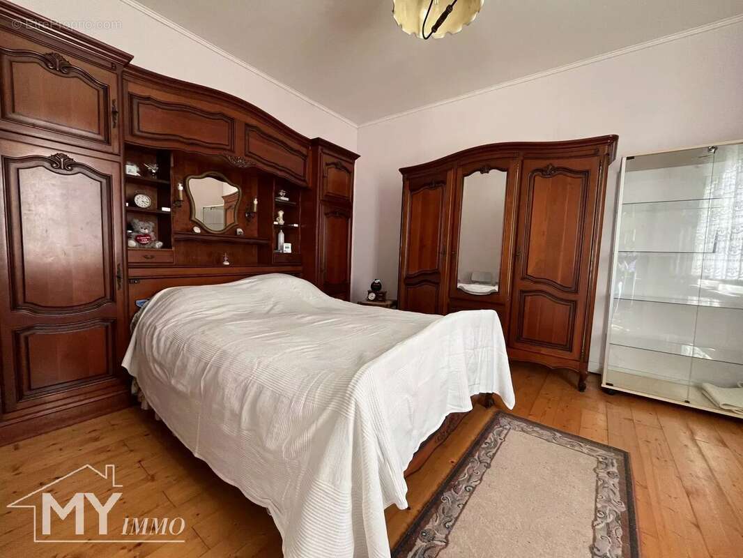 Maison à SAINT-SEURIN-DE-PRATS