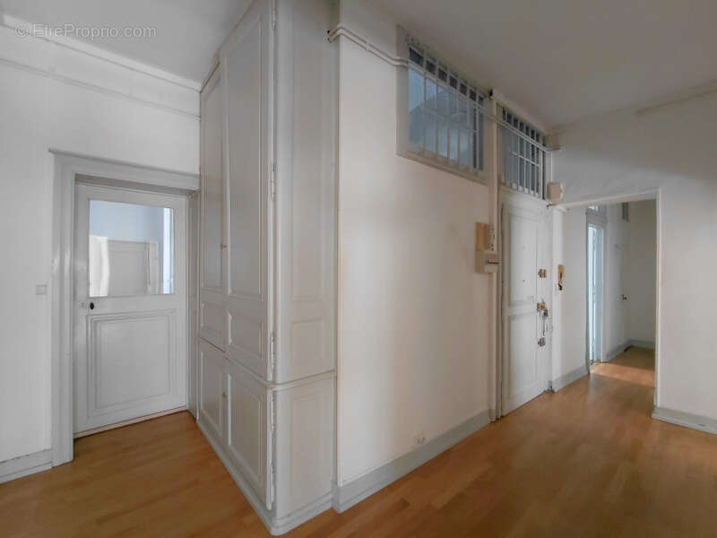 A vendre - Appartement 151 m2 (P6) - Centre-ville de Metz - photo 5