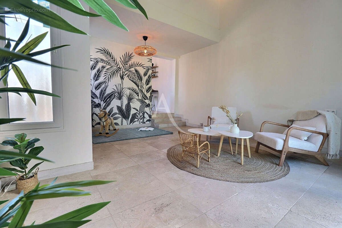 Beaucoup de cachet pour cette belle maison à Maisons Laffitte 4 pièce(s) 80 m2, 3 chambres, jardin, cave, parking ! - photo 5