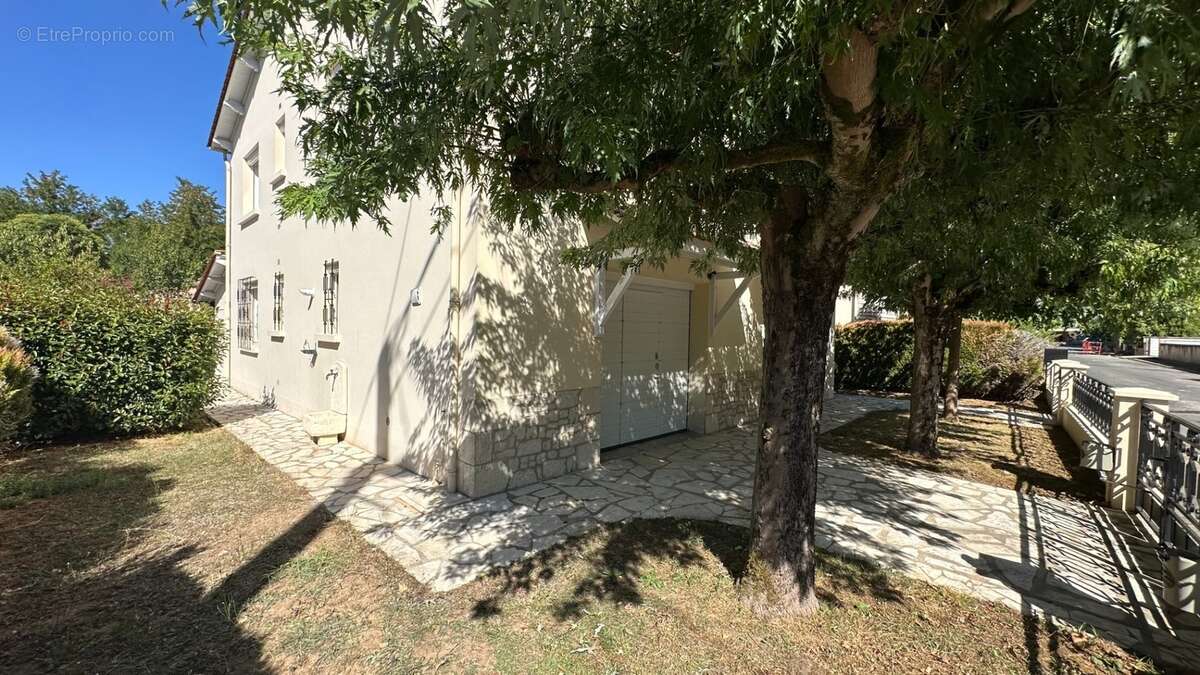 BERGERAC – Maison familiale de 174 m² avec garage, terrain 390 m² - photo 5