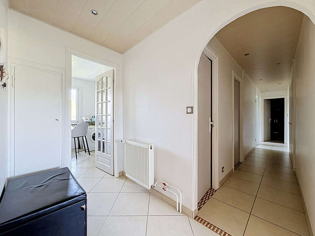 T5 MEYTHET 92, 51 m² en dernier étage - photo 8