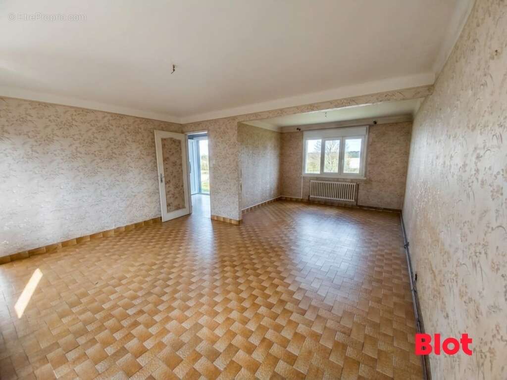 Maison à LE RELECQ-KERHUON