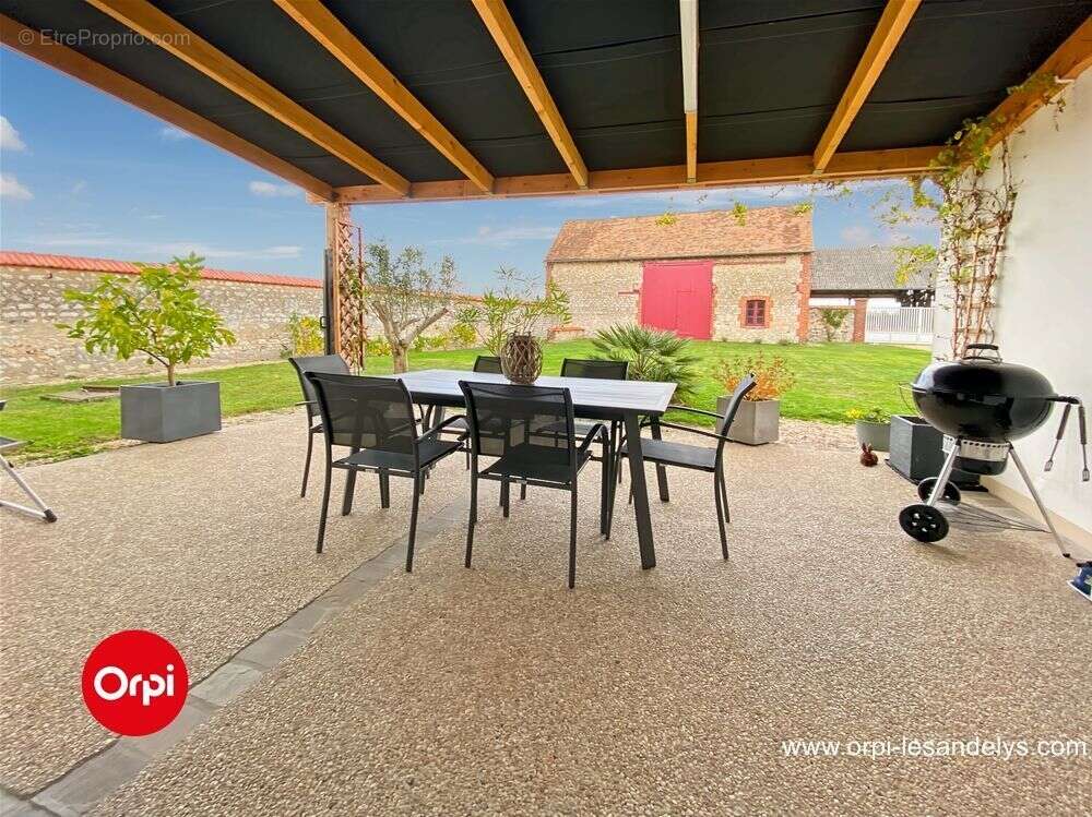 Maison à COURCELLES-SUR-SEINE