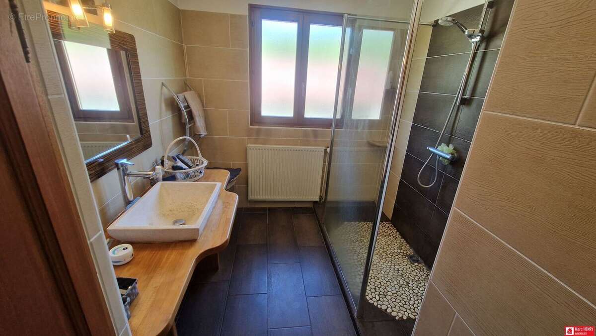 Maison 142 m² à Saint-Ame  - photo 5