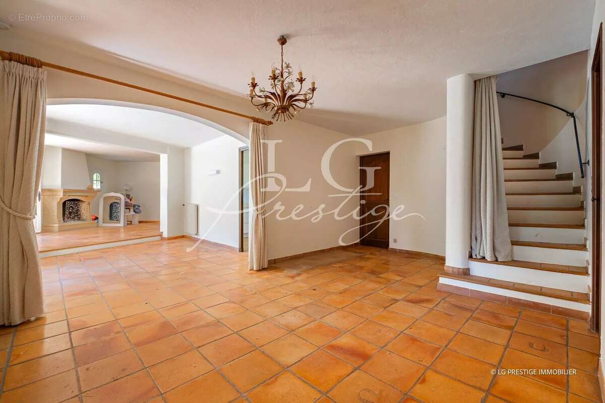 Maison à MANDELIEU-LA-NAPOULE