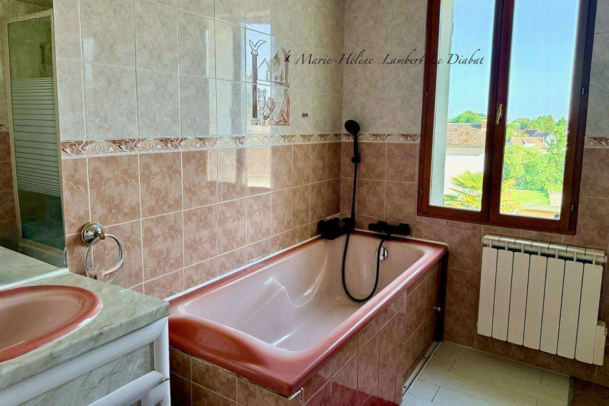 Maison 93 m² à Saint-Aubin-Routot  - photo 10