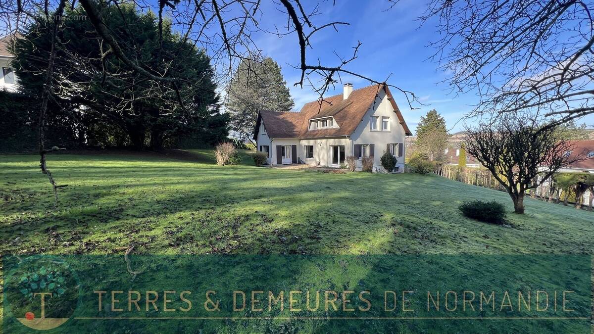 Maison à PONTS-ET-MARAIS