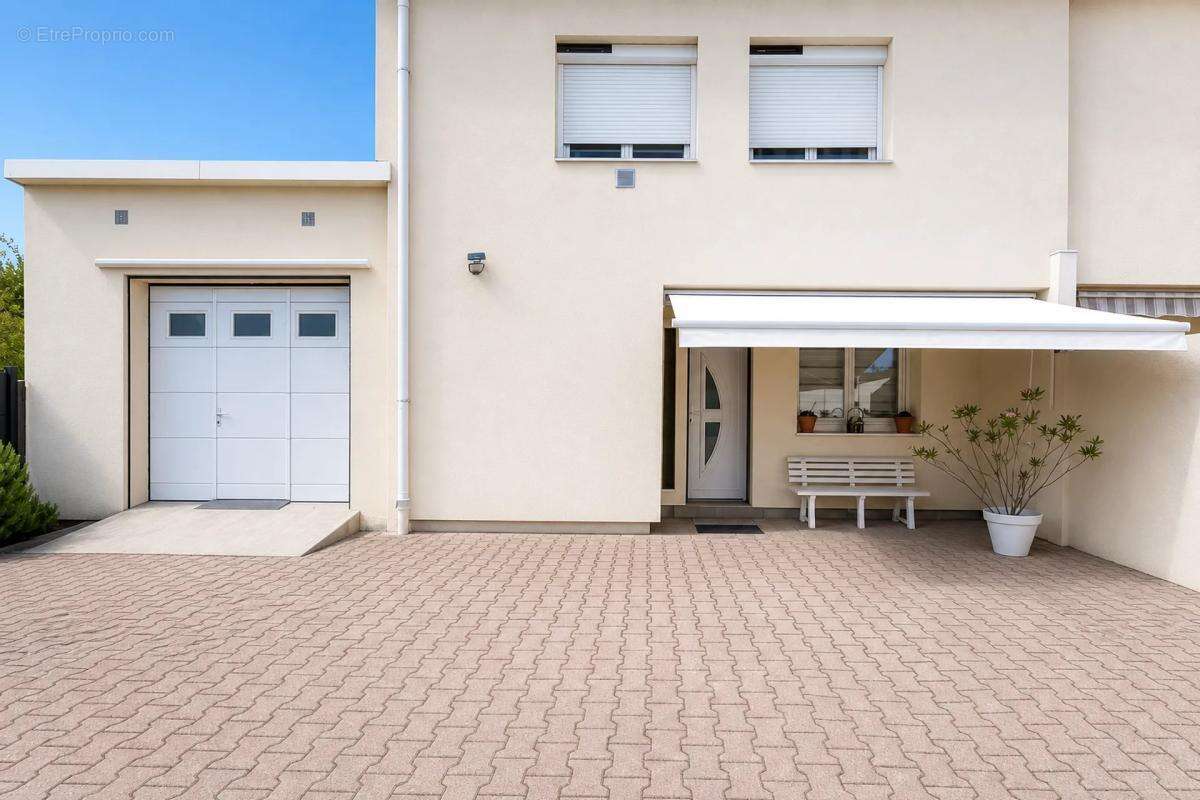 Maison de 5 pièces de 150 m² située à Sainte-Savine - photo 18
