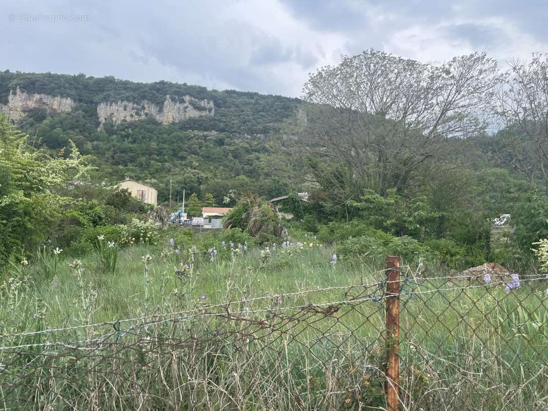 Terrain à SOYONS