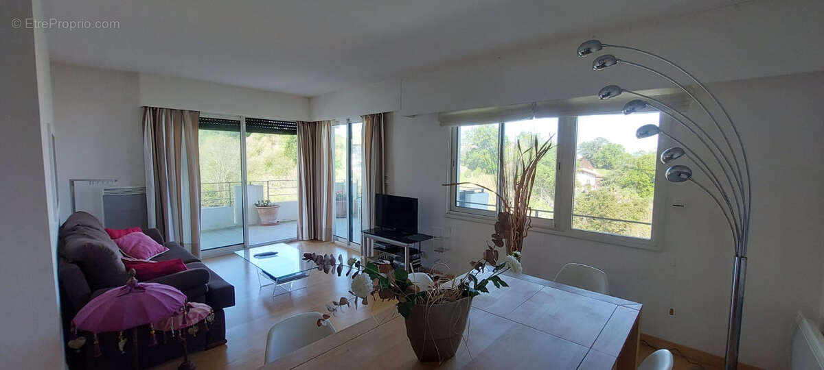 Superbe T3 traversant avec terrasse VUE MER à deux pas du centre de Ciboure - photo 3