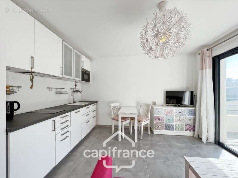 Appartement à vendre 1 pièces BORMES LES MIMOSAS (83), résidence standing, Terrasse sud + PARKING COUVERT + CAVE - photo 5