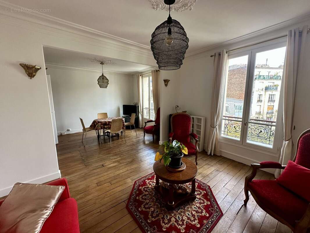 Appartement à PARIS-14E