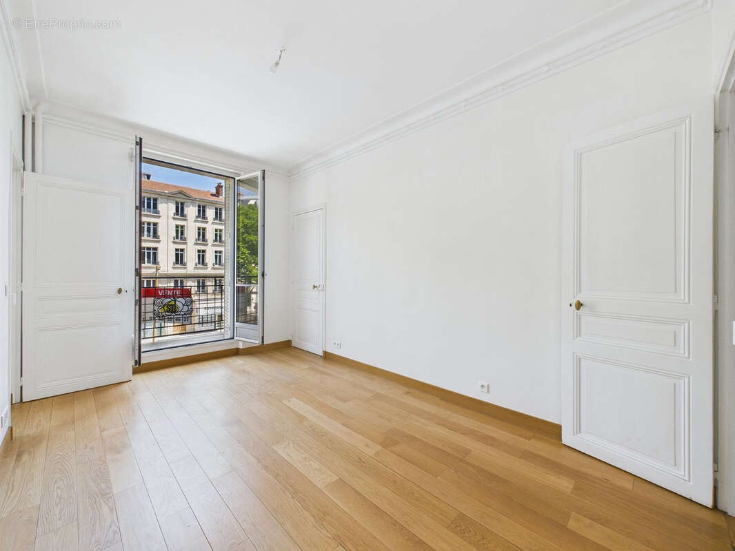 Appartement à PARIS-14E