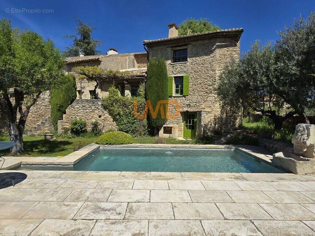 Maison à GORDES