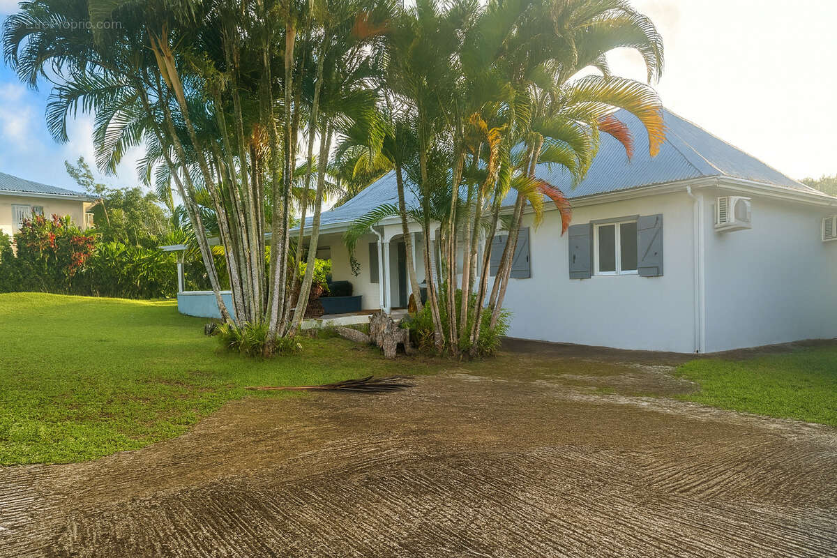 Maison à PETIT-BOURG