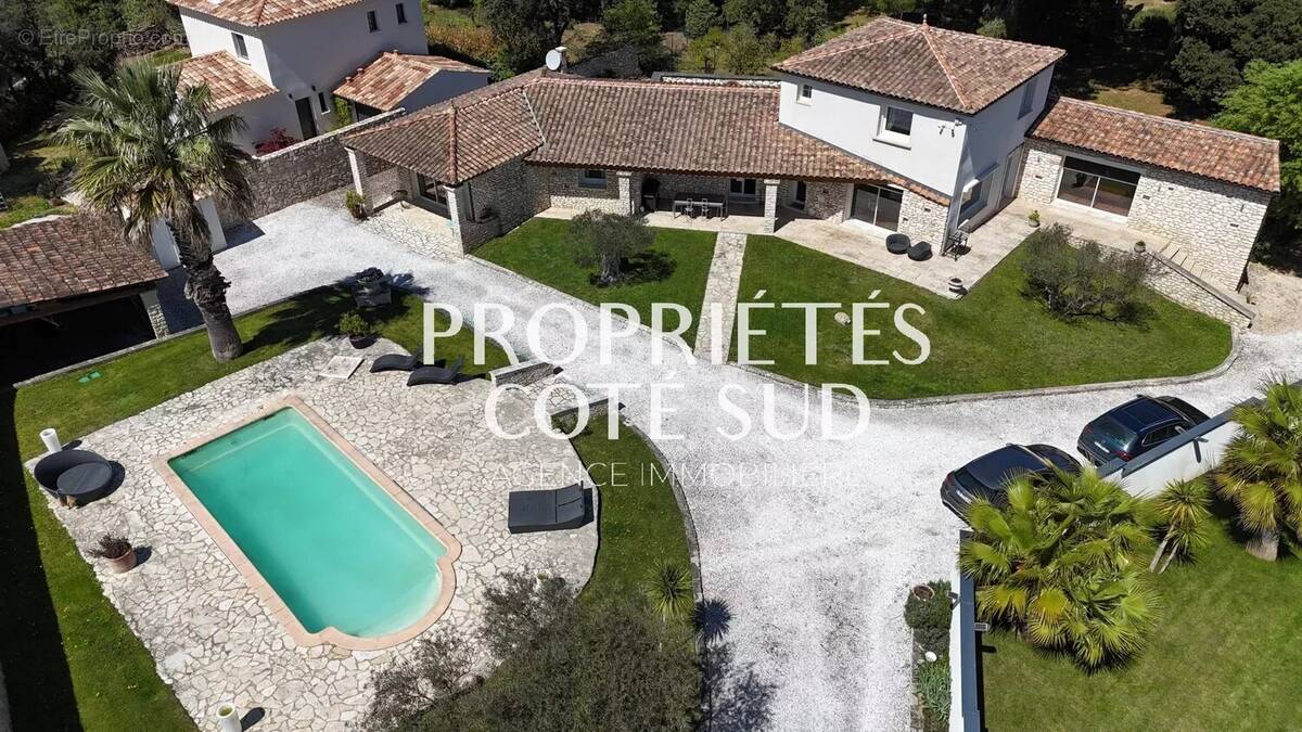 Maison à SAINT-LAURENT-DES-ARBRES