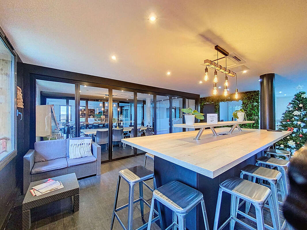 Commerce à MAGNY-LE-HONGRE