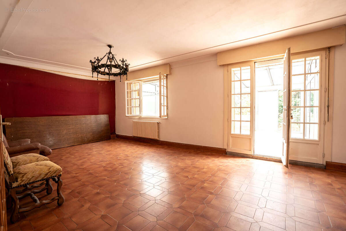 A vendre à Concarneau - Maison familiale à rénover sur terrain de 1475m² - photo 3