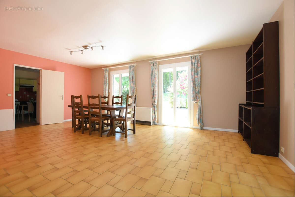 Maison à LES ESSARTS-LE-ROI