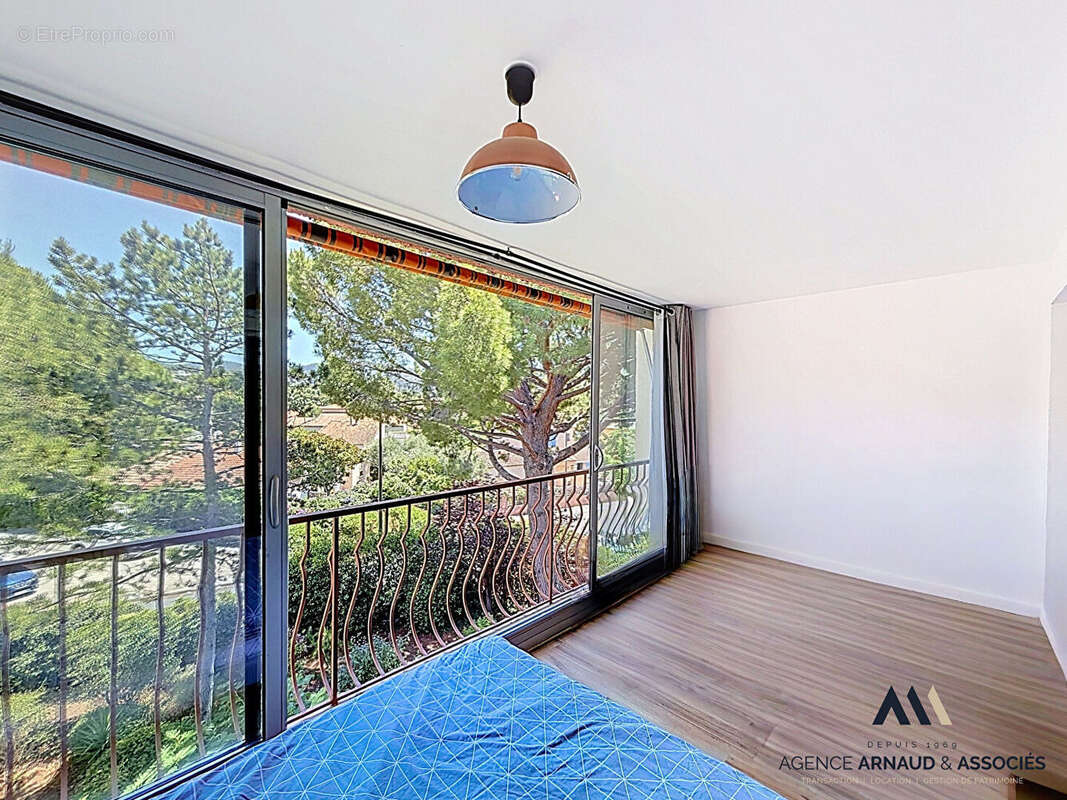 À vendre : Charmant studio de 27m² à Saint Cyr sur Mer, idéalement situé ! - photo 7