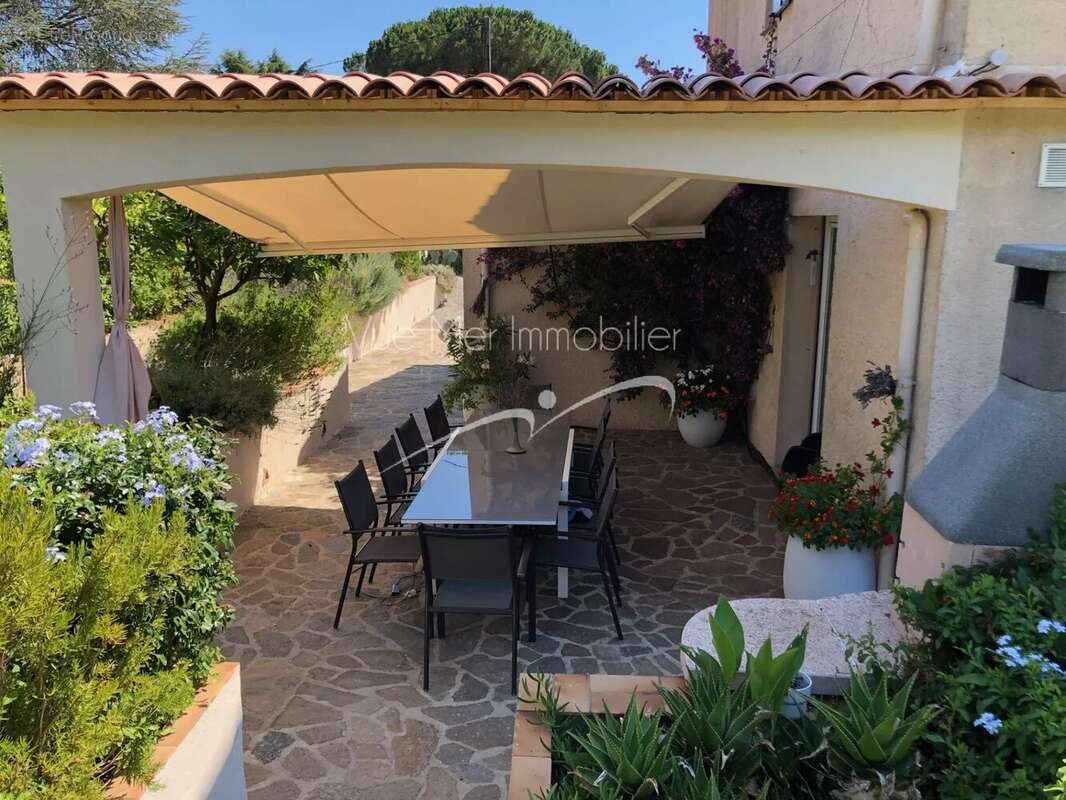 Villa T6. Parc de 2 089 m² avec piscine - photo 4