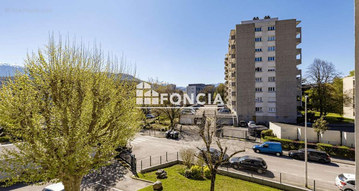 Appartement à SAINT-MARTIN-D'HERES