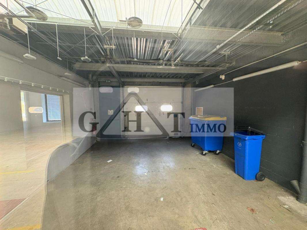 Commerce à VAUX-LE-PENIL