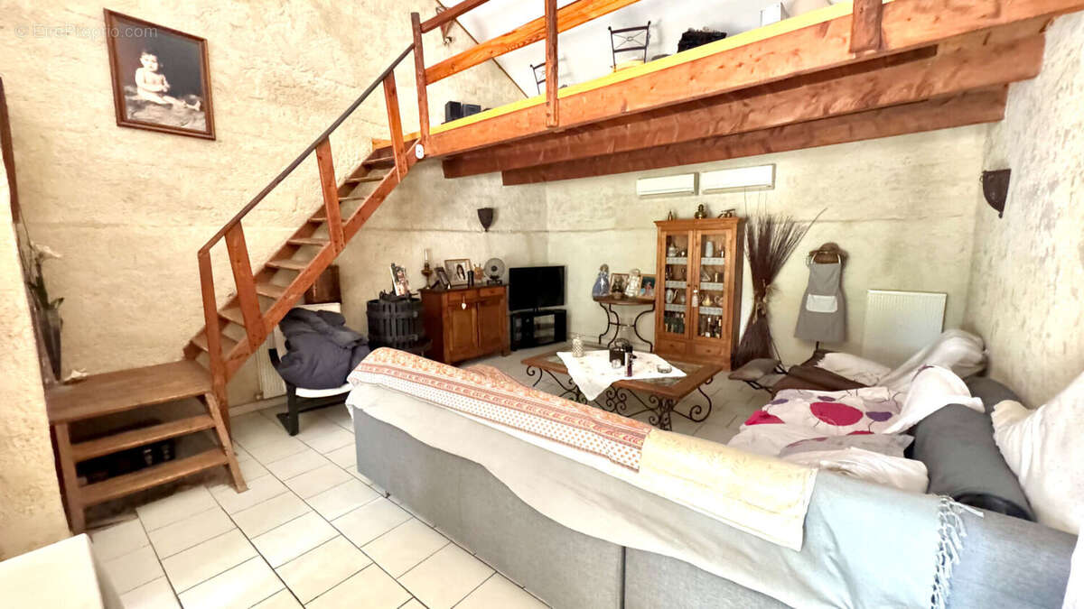 Mas avec piscine et dependances sur 1133 m² de jardin clos et arboré. - photo 8