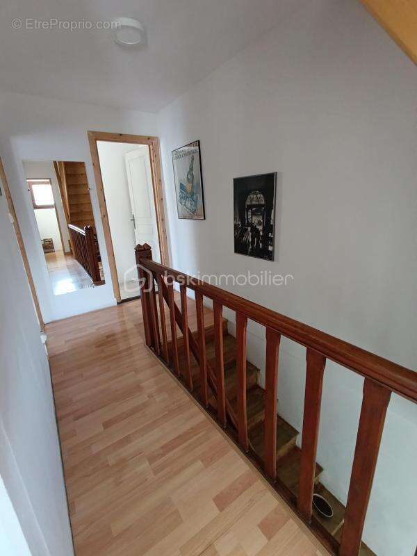 Maison à CHARNECLES